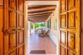 Margaret house 100 meters from the sandy beach, parking & wifi